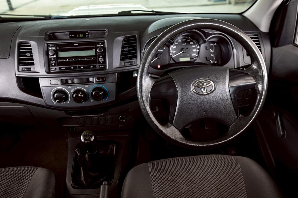 Toyota Vigo Champ SmartCab 2.5J ดีเซล เกียร์ธรรมดา ปี 2014  สีขาว มือเดียวป้ายแดง 17