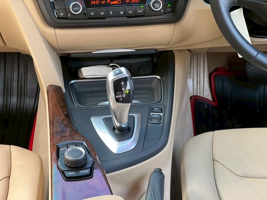 ปี 2013 BMW SERIES 3, 320i LUXURY คู่มือ/บุ๊คครบ สภาพดีมาก ไม่เคยชน100% รูปที่ 10