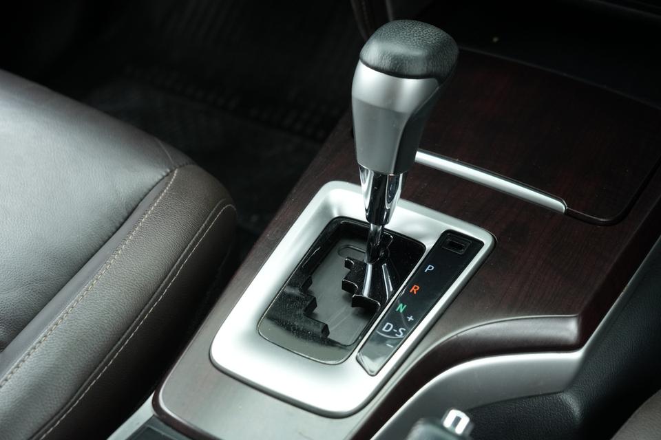 2020 TOYOTA FORTUNER 2.4 V 2WD SUV สีขาว เลขไมล์ 118221 กม. 9