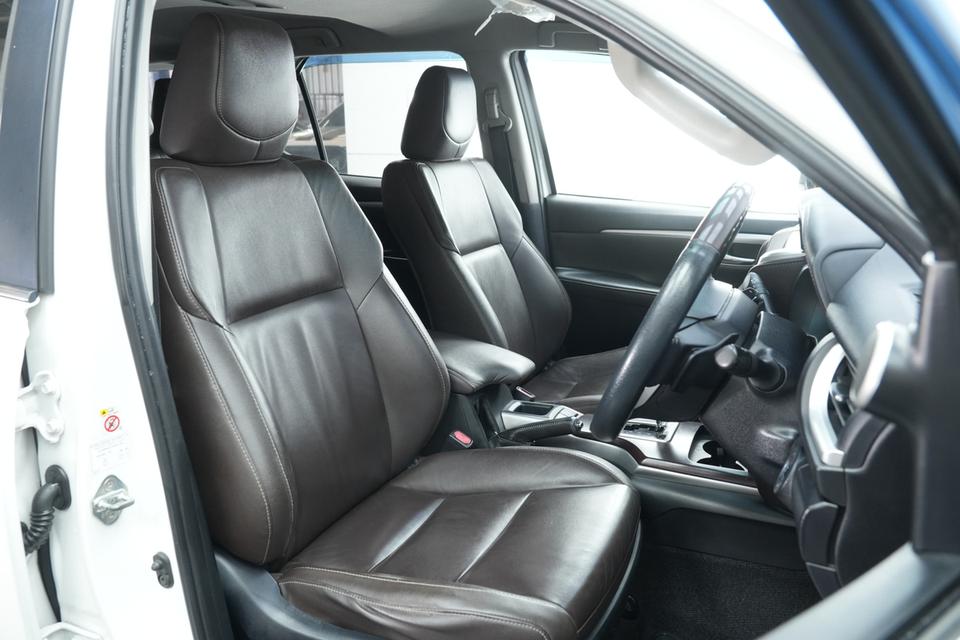 2016 TOYOTA FORTUNER 2.4 V 4WD SUV สีขาว ไมล์ 165303 กม. 14