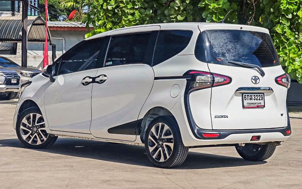 ขาย TOYOTA SIENTA 1.5 V ปี 2017 ไมล์ 7 หมื่นโล