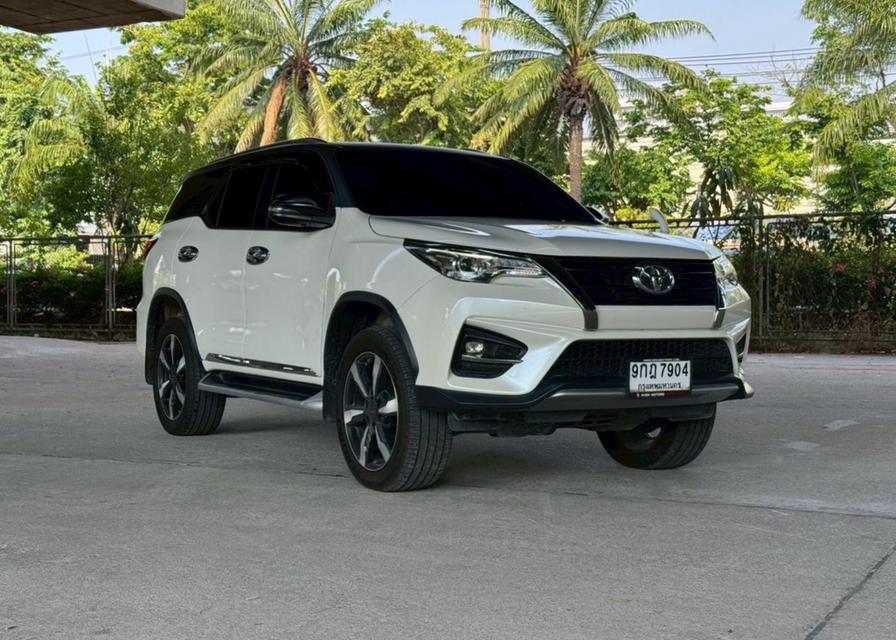 Toyota Fortuner 2.8 TRD Sportivo 4WD Black Top ปี 2019