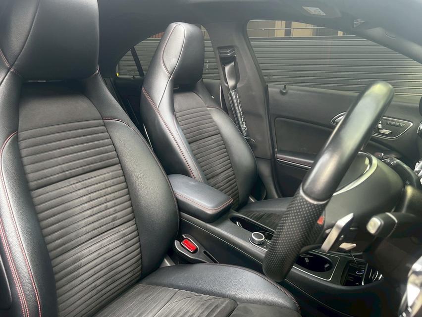 Mercedes benz CLA250 (2016) 7