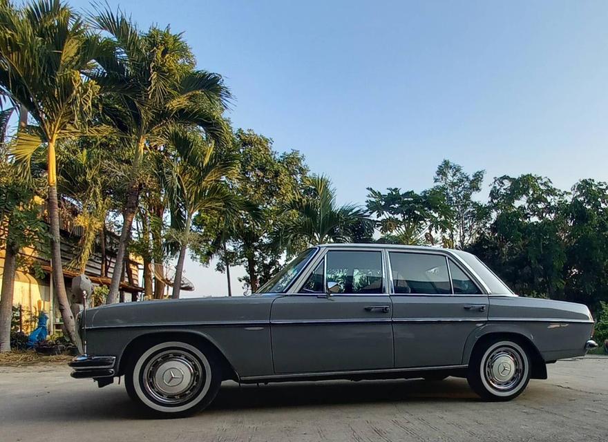 ขายรถ Benz-/8 -w114 รุ่นหน้าเล็ก กระจกหูช้าง พวงมาลัยงา 5