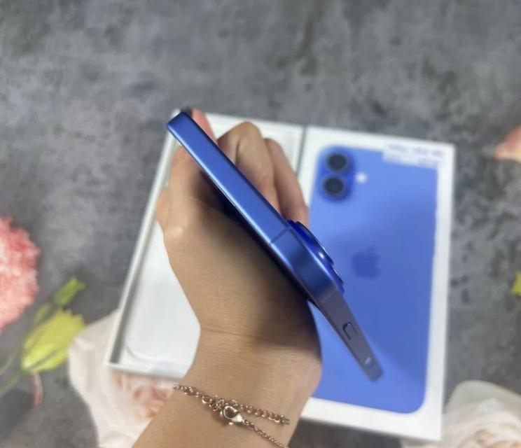 iPhone 16 plus สี Ultramarine  6