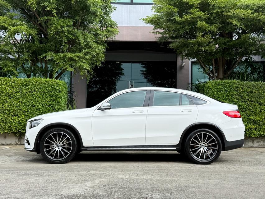 2020 BENZ GLC 250 COUPE AMG รถมือเดียวออกป้ายแดง รถวิ่งน้อย เข้าศูนย์ทุกระยะ รถไม่เคยมีอุบัติเหตุครับ
