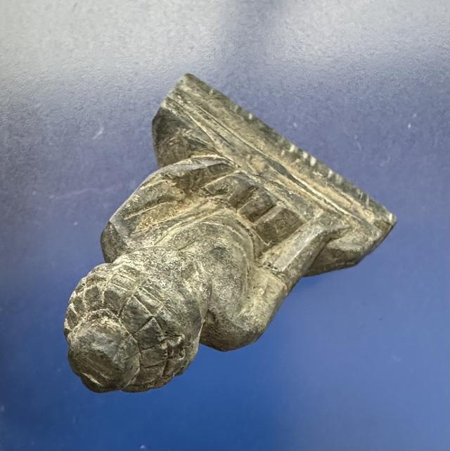 พระบูชาเล็ก เนื้อหินหยกแกะ ล.พ.วิริยังค์ ปี2536 5