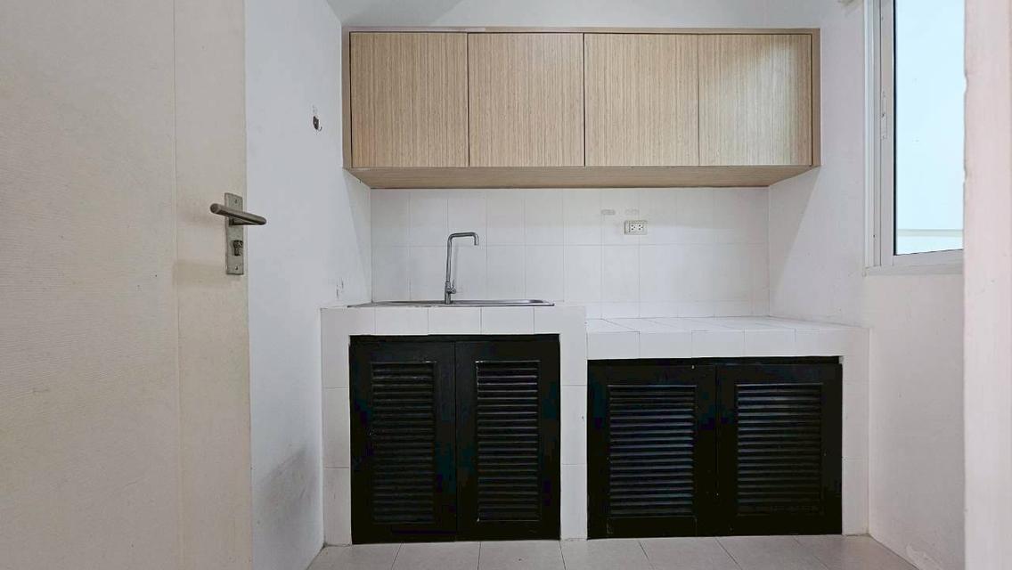 ขายด่วน ทาวน์โฮม 3 ชั้น หมู่บ้านกลางเมือง เกษตร - นวมินทร์  หลังริม เนื้อที่ 51.7 ตารางวา 3 ห้องนอน 3 ห้องน้ำ  2 จอด 7