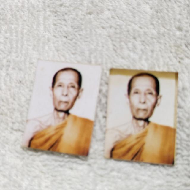 รูปถ่ายกระดาษหนังไก่ ภาพสี หลวงปู่โต๊ะ วัดประดู่ฉีมพลี ปี 2522 หลังปั้มหมึกแดงตรายางขนาด 1 นิ้วจำนวน 2 ภาพประกันแท้