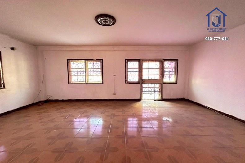 ขายและให้เช่าทาวน์โฮม 3 ชั้น หมู่บ้านกรุงทอง 5 ซอยนวมินทร์ 111 แยก 1 หลังมุม ใกล้ทางด่วนรามอินทรา 7