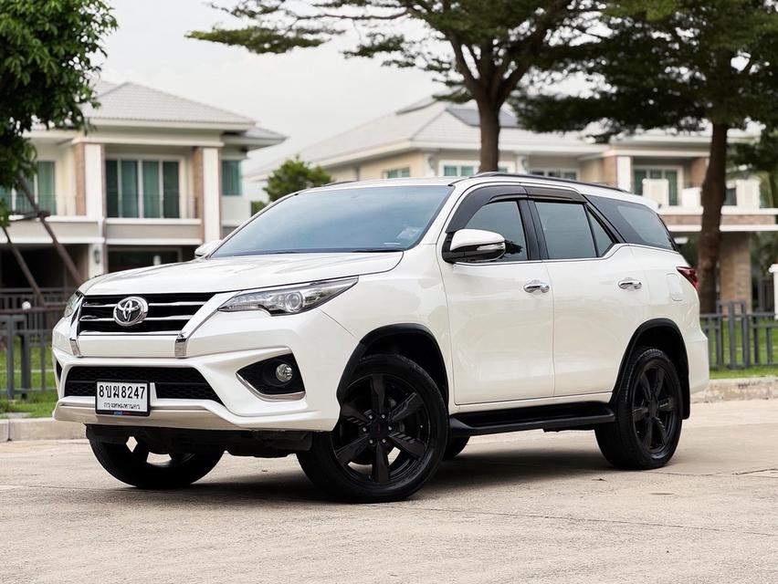 TOYOTA FORTUNER TRD Sportivo 2.8V 2WD ปี 2016 ใช้งานน้อย เข้าศูนย์ตลอด ของแต่งเต็มคัน