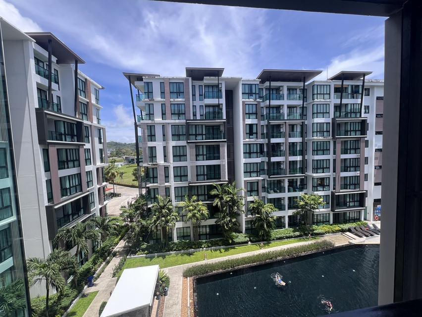 Royally Condo with Pool View 14