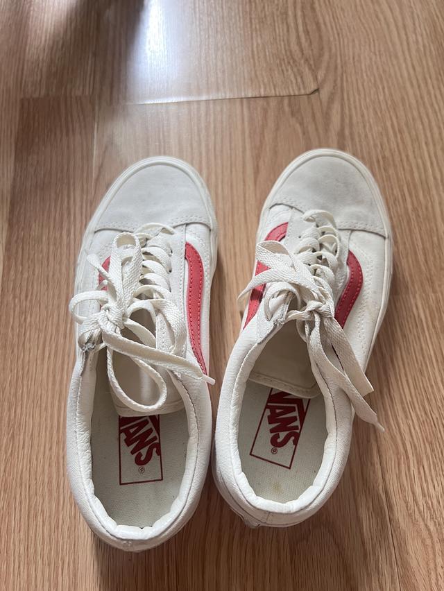 รองเท้า Vans