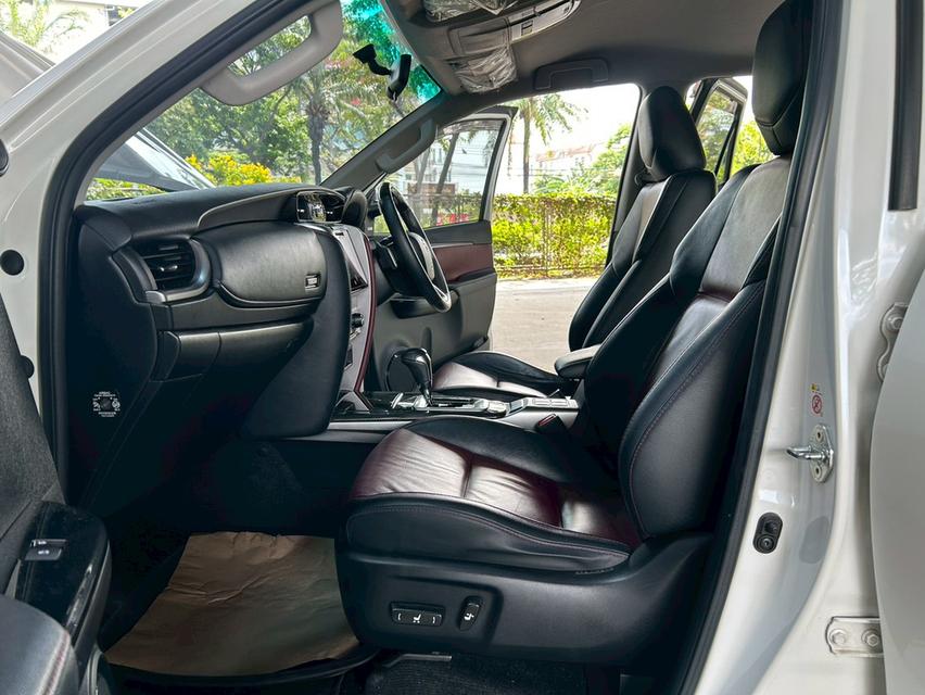 2018 Toyota Fortuner 2.8 TRD Sportivo 2WD AT รถสวย มือเดียว ป้ายแดง รูปที่ 18