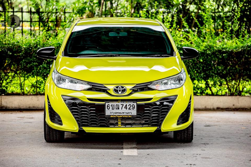Toyota Yaris Ativ 1.2Entry ปี 2018 สีเหลือง สภาพใหม่มากๆ