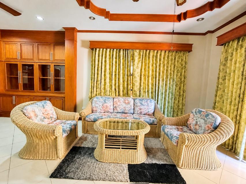 บ้านขายและให้เช่า หมู่บ้านสิริศา 9 พัทยาใต้ ทำเลพัทยาใต้ ใกล้ถนนสุขุมวิท | เฟอร์นิเจอร์ครบ | ตกแต่งใหม่ บ้าน 2 ชั้น บนที่ดินขนาด 58 ตารางวา ทำเลดี 5
