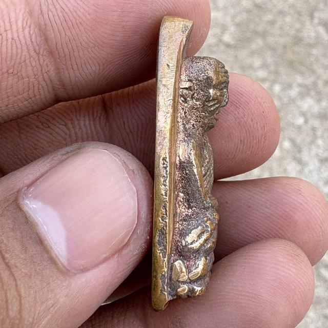 หลวงปู่ทวด วัดช้างให้ พิมพ์หลังเตารีด ปี05 เนื้อนวะโลหะ รูปที่ 4