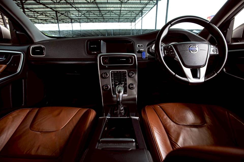 Volvo S60 S ปี 2014 รถสวย สมรรถนะเยี่ยม คุ้มเกินราคา 9
