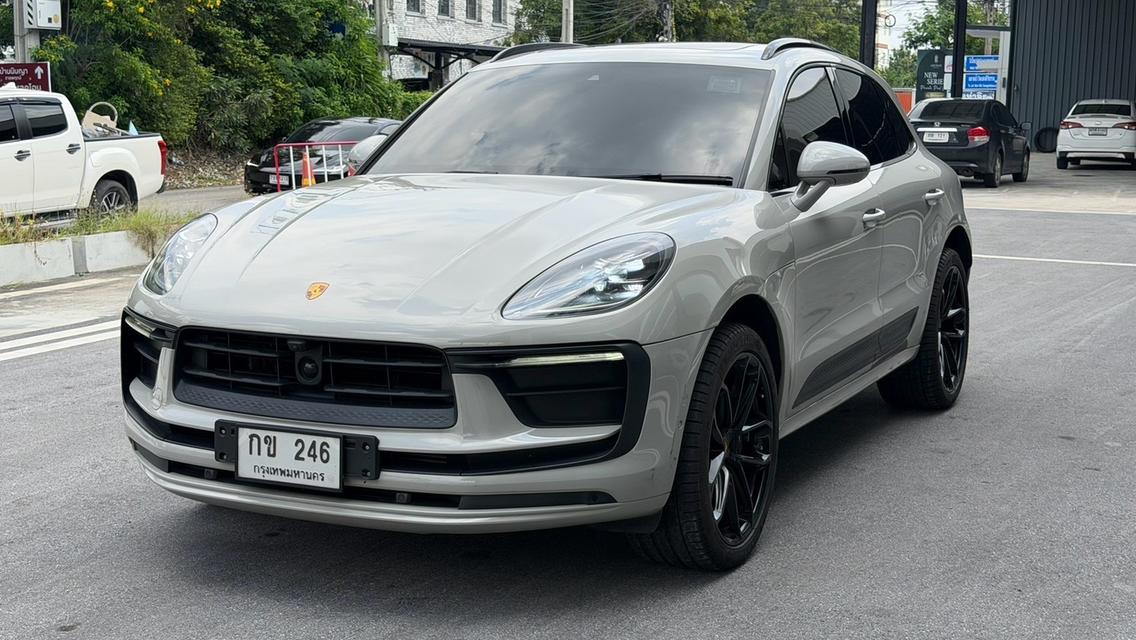 (แจ้งรหัสรถ KPV246) 2022 PORSCHE MACAN 2.0 Facelift สี crayon ภายในแดง รูปที่ 2