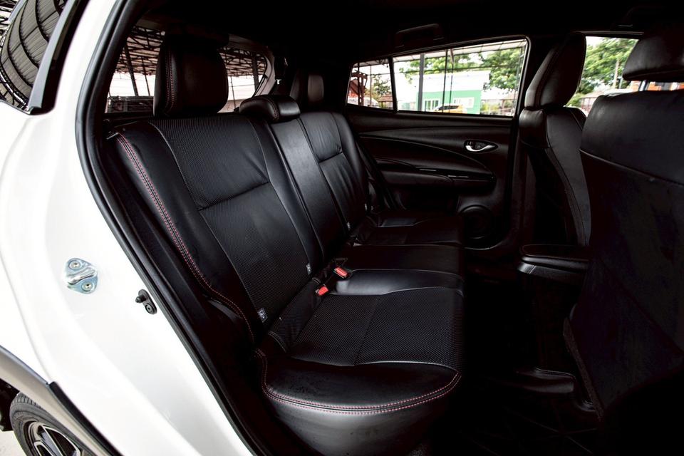 Toyota Yaris Cross 1.2 ปี 2020 สีขาว มือเดียวป้ายแดง สภาพใหม่มากๆ  14