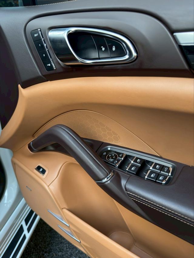 Porsche Cayenne s e-hybrid รูปที่ 7