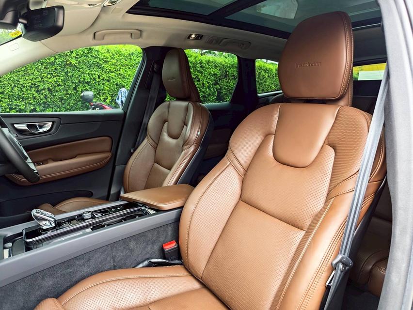 ทุกชีวิตปลอดภัยใน Volvo 31,xxx km!! มือเดียว Top Inscription น้องๆป้ายแดงครับ 😁😁 New Arrival!!♥️ Volvo XC 60 2.0 Inscription 2020 Top รูปที่ 17