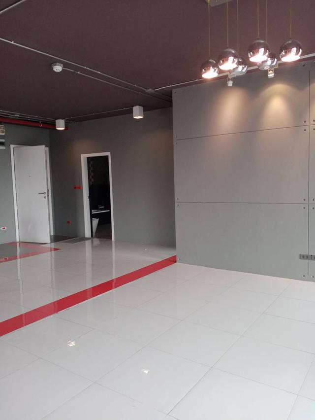 ให้เช่าพื้นที่ ย่านเอกมัย(ถนนซอย) ชั้น 4 พื้นที่ 83 ตร.ม. เหมาะทำโชว์รูม ออฟฟิศ ฯลฯ ทำเลดีใกล้ ทองหล่อ พร้อมพงษ์ สุขุมวิท  พร้อมเข้าอยู่ 11