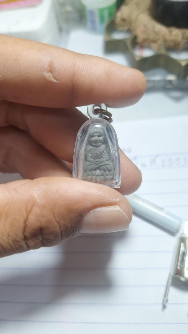 หลวงปู่ทวด รุ่นพระของขวัญ พิมพ์พระรอด เนื้อว่านผสมผงเหล็กไหล (บล็อคหลังลายนิ้วมือ 6 จุด) รูปที่ 3