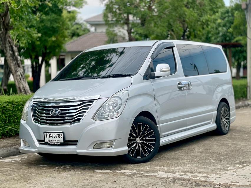 Hyundai Grand starex 2.5 Vip 7 ที่นั่งเครื่องยนต์: ดีเซล เกียร์: ออโต้  ปี : 2011 สี: เทา 15xxxx km