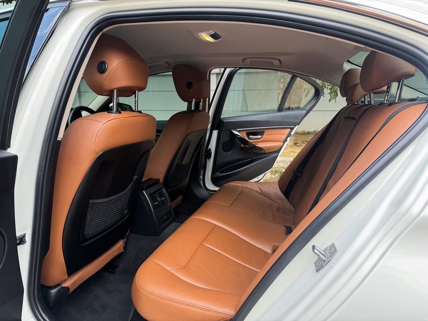 รหัสรถ AVA1593 🌡️ BMW 320d Luxury รุ่น Top ปี 2015 รหัส F30 ดีเซล 12