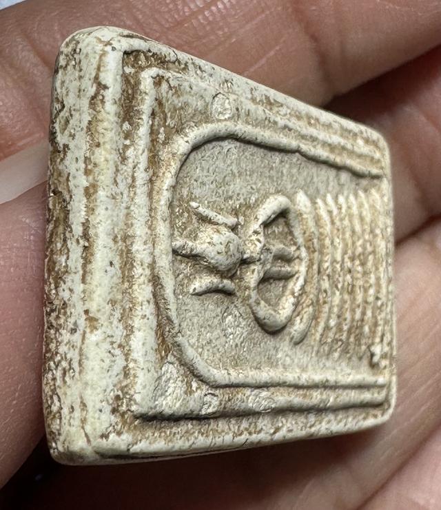 พระสมเด็จวัดเกศไชโย พิมพ์หกชั้นอกตัน 6