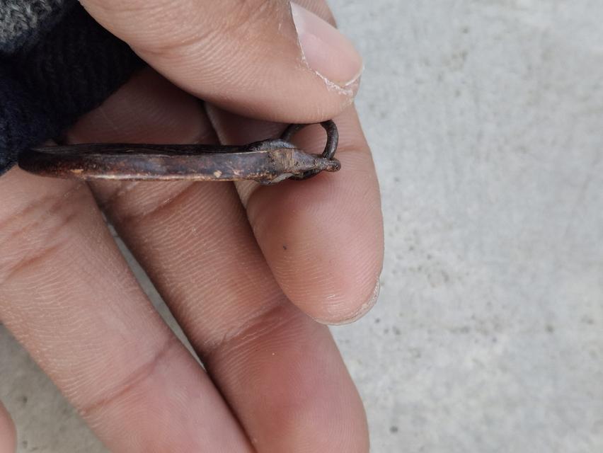 เหรียญหล่อวัดเขาตะเคราพิมพ์พระพุทธชินราช หลังนักษัตร ปีจอ ปี2488 รูปที่ 2