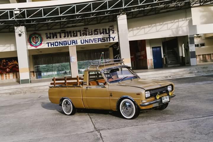 Mazda Familia ปี 1978 4