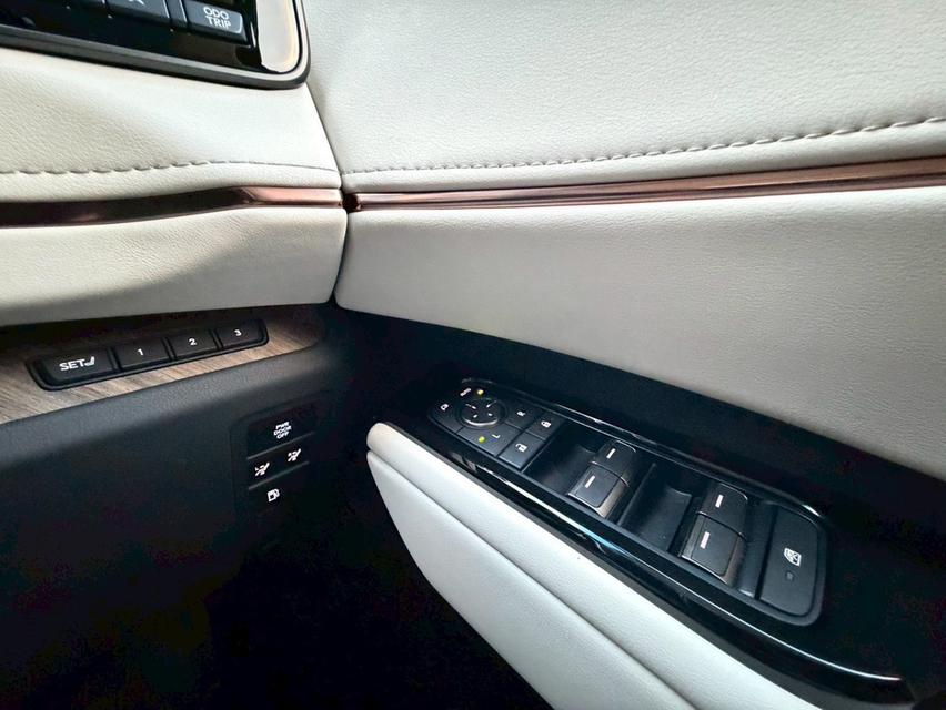 Lexus LM350h 4 ที่นั่ง สีขาว Wrap สีพิเศษ รูปที่ 17