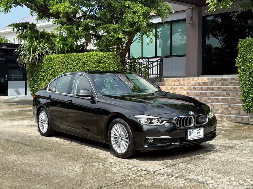2019 BMW 320D F30 LCI รถมือเดียวออกป้ายแดง รถวิ่งน้อย เข้าศูนย์ทุกระยะ รถไม่เคยมีอุบัติเหตุครับ