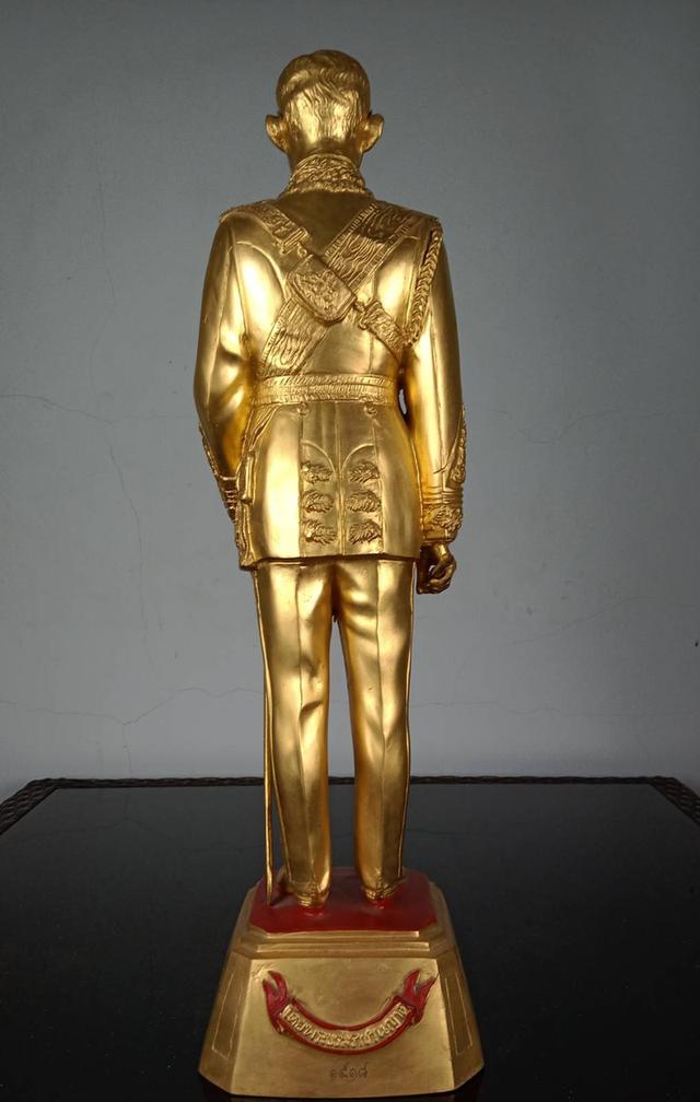 9.พระบรมรูปหล่อโลหะในหลวงรัชกาลที่9 พระบาทสมเด็จพระปรมินทรมหาภูมิพลอดุลยเดช(ทอง) รูปที่ 12