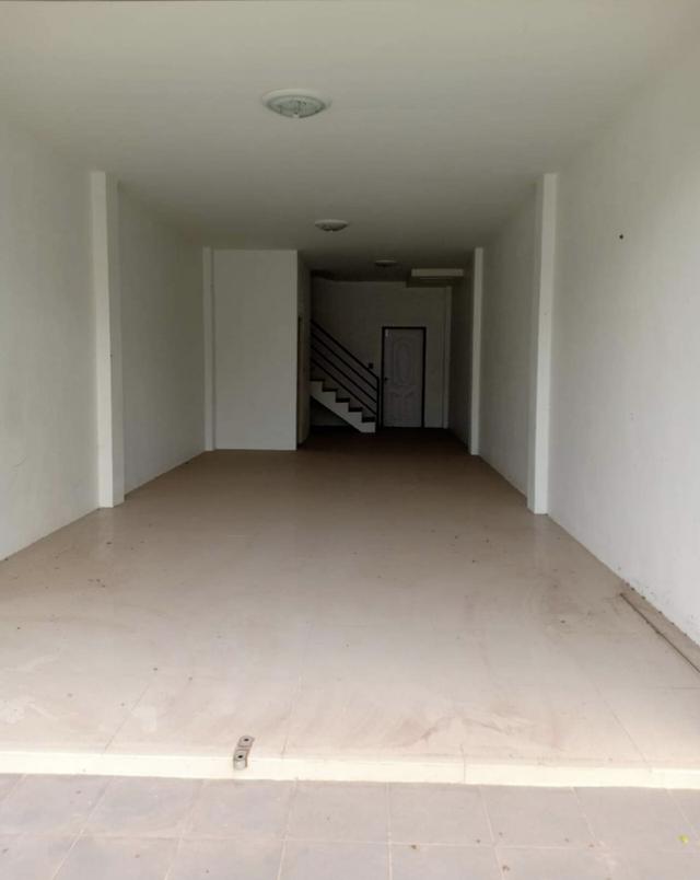 อาคารพาณิชย์ 3 ชั้นติดถนนใหญ่ 7