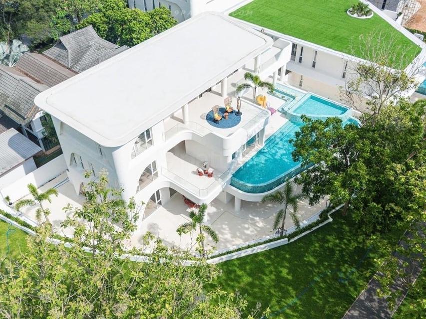 For Sale — Luxury Pool Villas at Phoenix Gold Golf Club, Pattaya Type A• 3-storey luxury villa• Land size: 881.6 sq.m 6 bedrooms 10 bathrooms 1