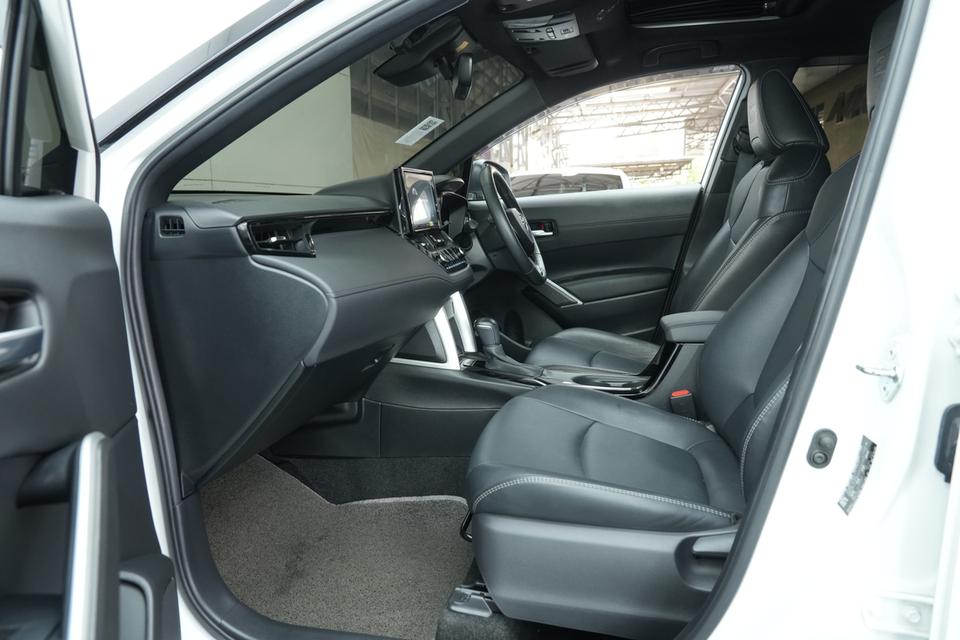 2022 Toyota Corolla Cross 1.8 Hybrid Premium Safety GR Sport SUV สีขาว เลขไมล์ 47175 กม. 16