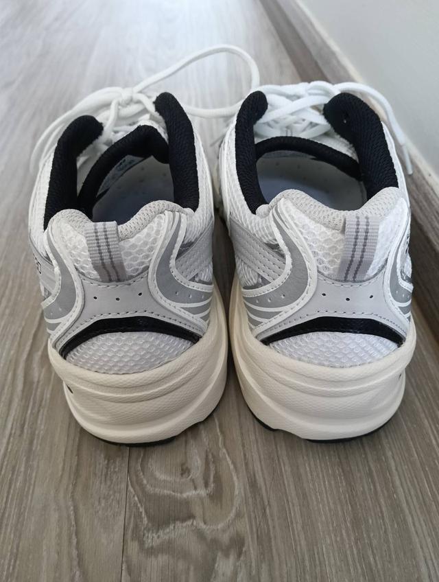 New Balance 530 MR530TA แท้ ไซซ์ US M8 / W9.5 / EU41.5 (26cm) สภาพเหมือนใหม่ รูปย่อยที่ 4