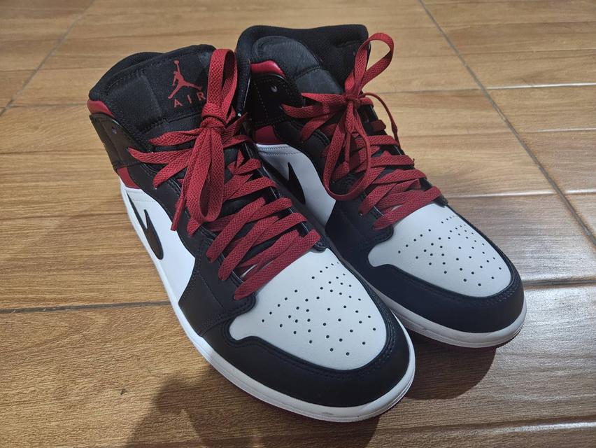 Size 10.5  - Air Jordan 1 Mid Gym Red Black Toe รูปที่ 4