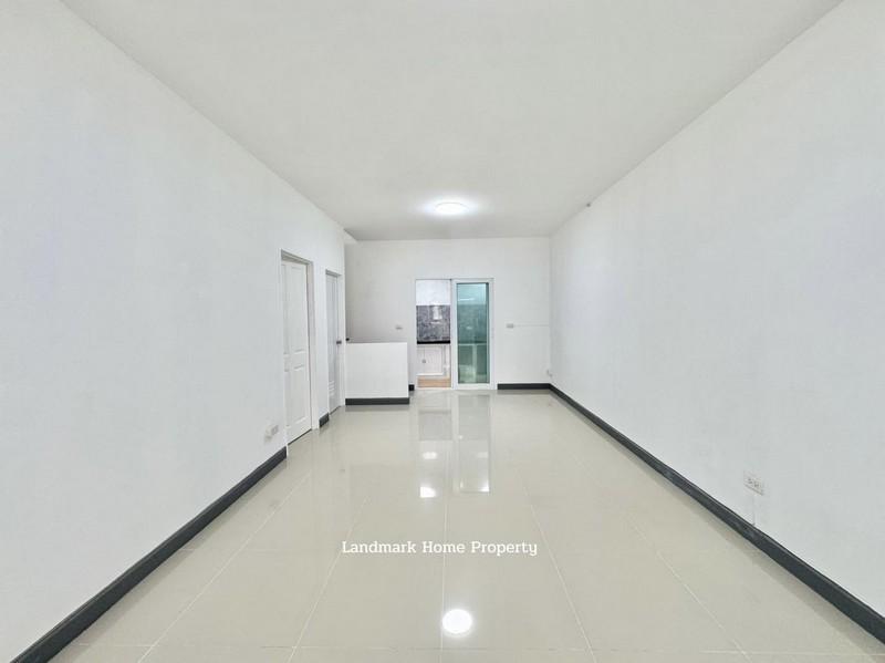 lN-063 ขายทาวน์โฮม 2 ชั้น โมดิช บางบัวทอง ลำโพ รีโนเวทใหม่ พร้อมอยู่ เนื้อที่ 19.5 ตรว 4นอน 2น้ำ