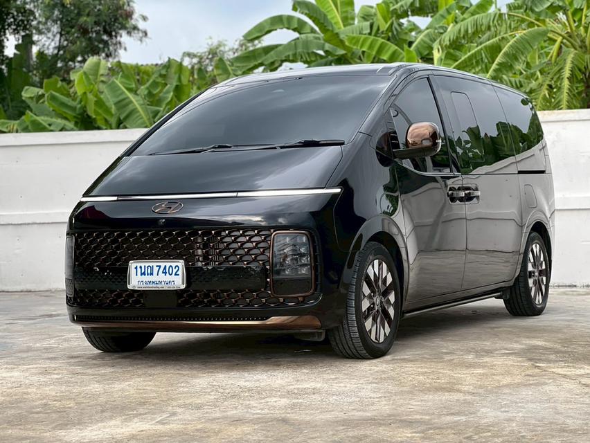 ปี 2022 HYUNDAI STARIA, 2.2 PREMIUM SUNROOFโฉม ปี21-ปัจจุบัน สีดำ เกียร์ออโต้ ดีเซล ตัวท๊อปสุด