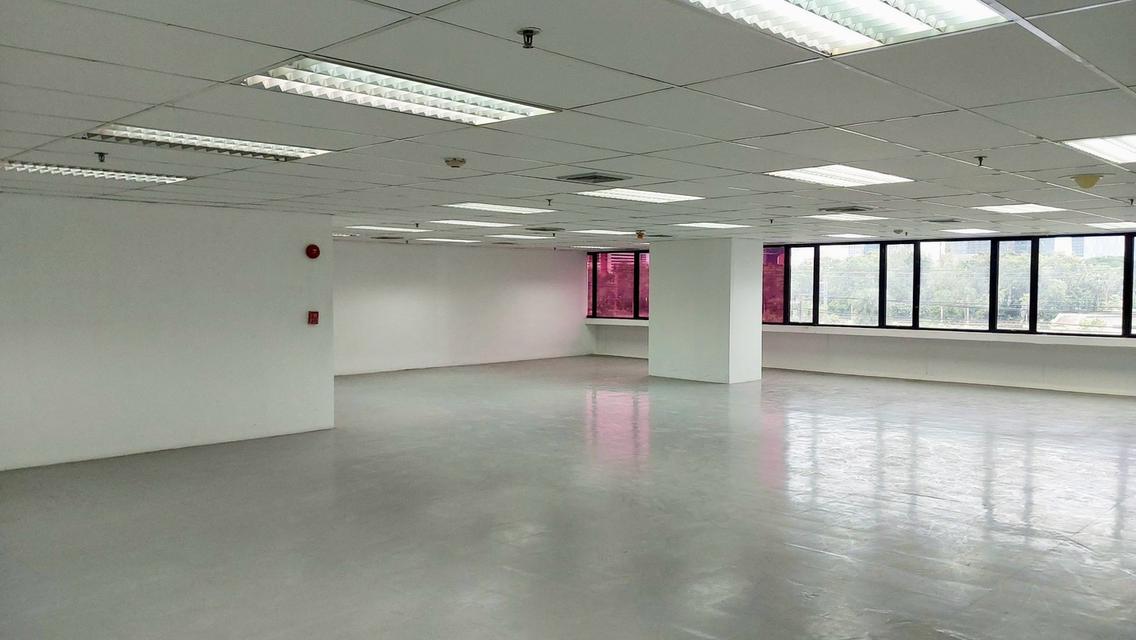 Prime Office for SALE at Ocean Tower 1 view facing Benjakitti Park 6