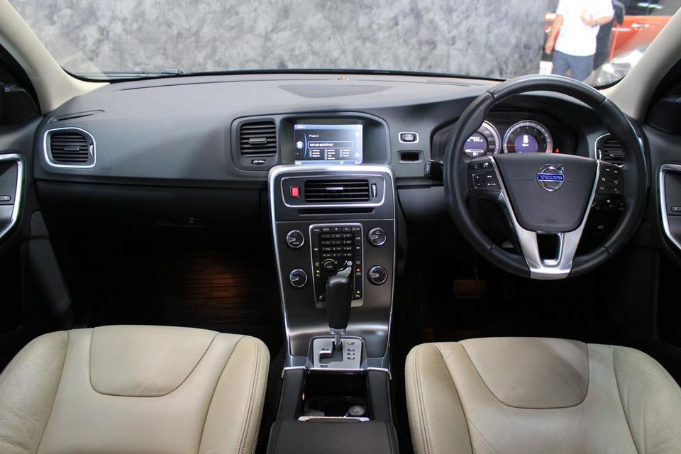 รหัสรถ JRS6700 Volvo V60 1.6 DRIVe Wagon ปี2013 9