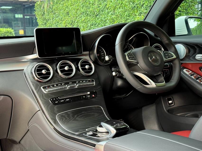2020 BENZ GLC 250 COUPE รถมือเดียวออกป้ายแดง รถวิ่งน้อย เข้าศูนย์ทุกระยะ ไม่เคยมีอุบัติเหตุครับ 12