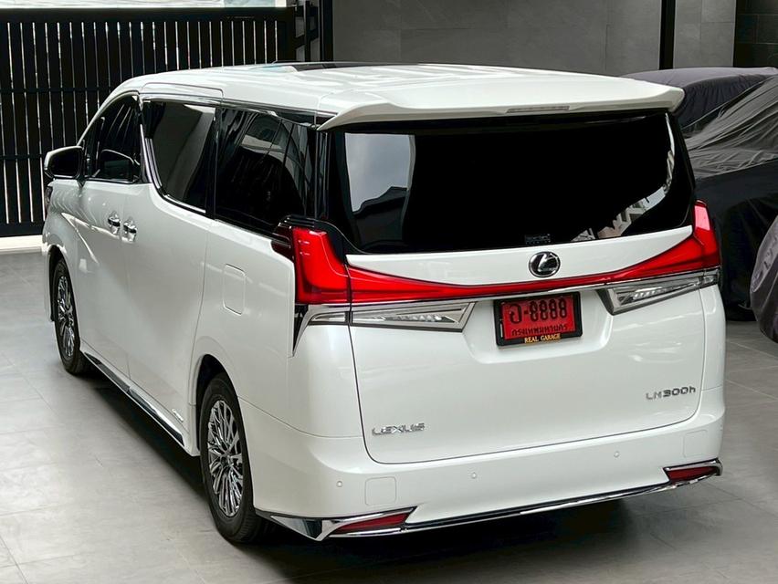 LEXUS LM300h ปี2022 วิ่ง 80000 KM.