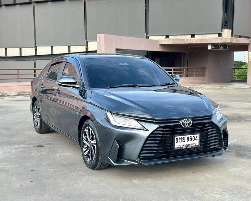 TOYOTA YARIS ATIV 1.2 PREMIUM เกียร์ Auto สีเทา ปี 2022
