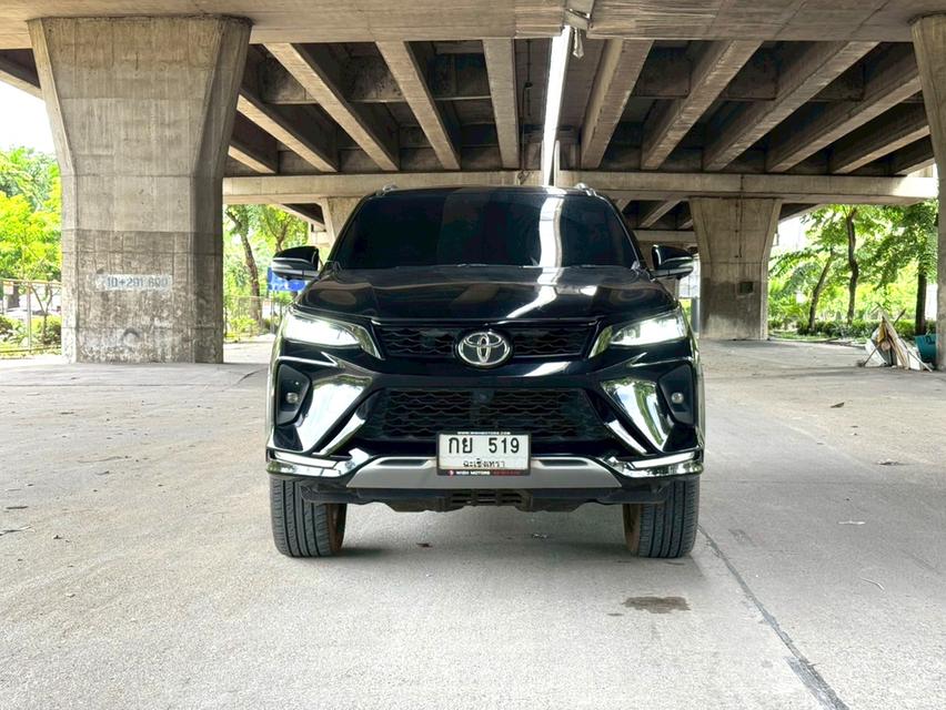 ขายรถ Toyota Fortuner Legender 2.4 2WD ปี 2022 สีดำ เกียร์ออโต้ 2