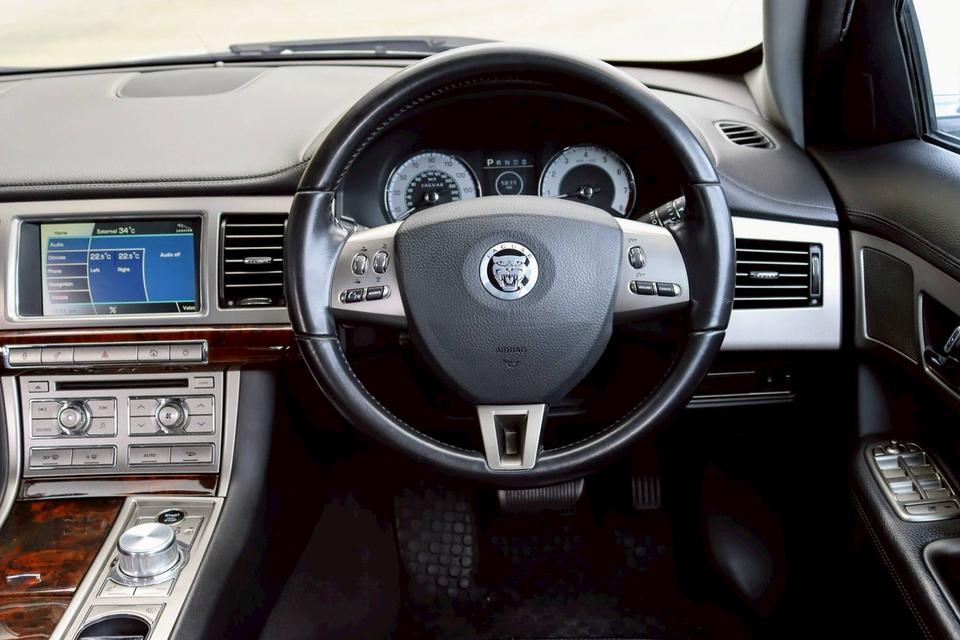 Jaguar XF 3.0 Premium Luxury ปี 2011 🇬🇧 แรงหรู ดูดีในราคาที่เอื้อมถึง! 13